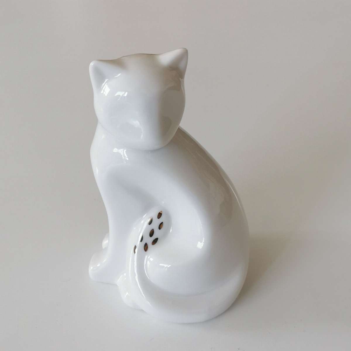 Statuette chat blanc et or en porcelaine